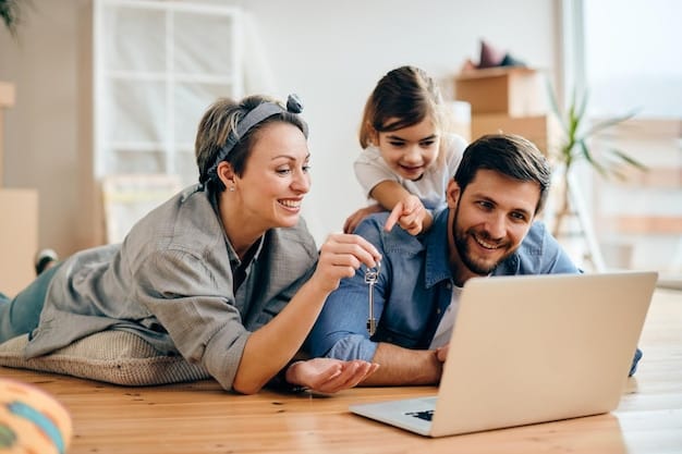 Familia feliz con su nueva casa